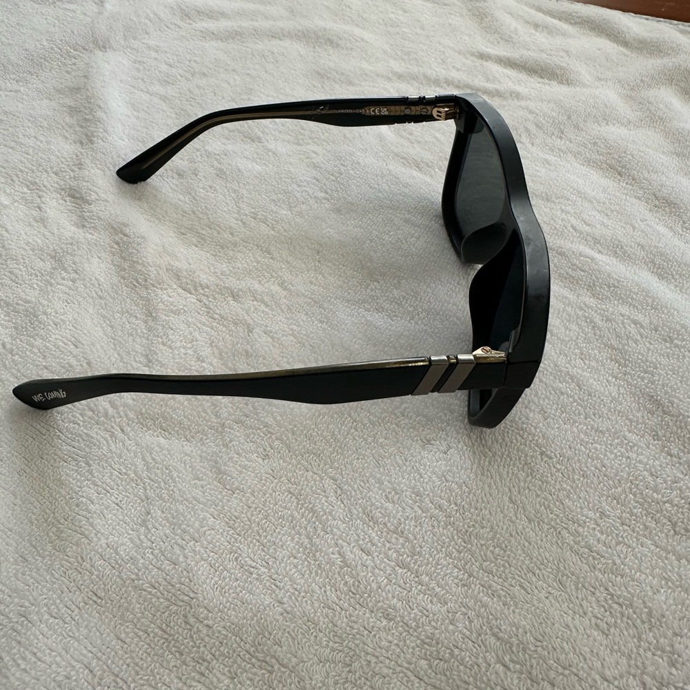 Blenders Black Polarized Sunglasses - Picture 4 of 5